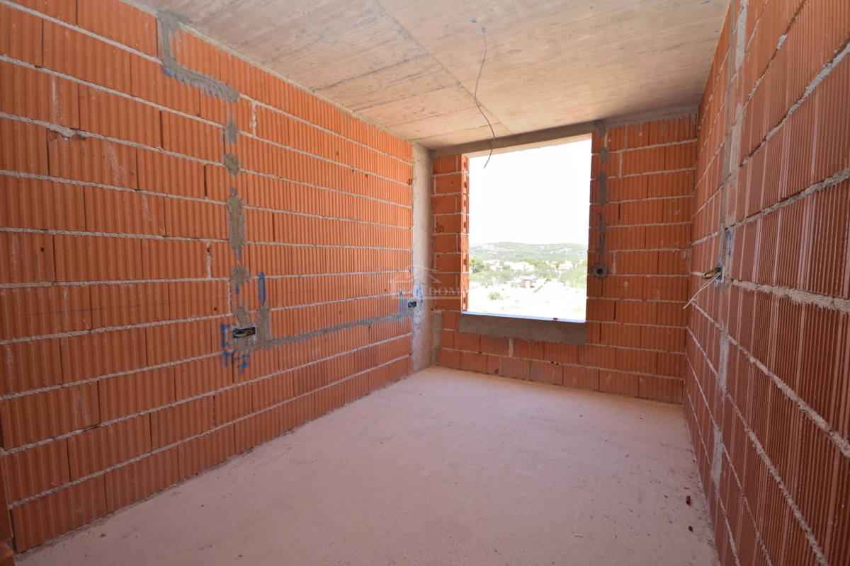 PRILOŽNOST - Luksuzno stanovanje S3 v Vodicah – 1. nadstropje, pogled na morje