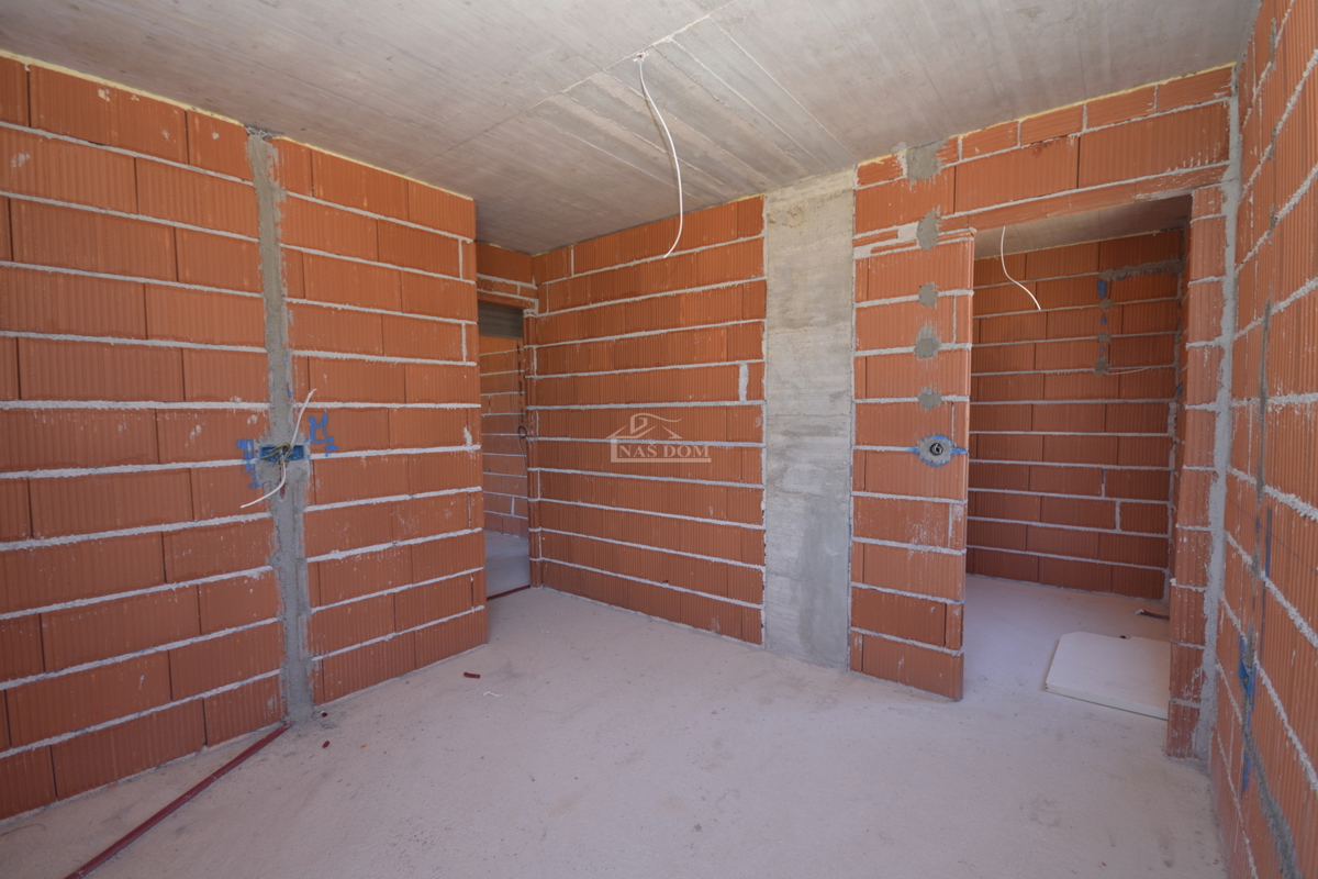 PRILOŽNOST - Luksuzno stanovanje S3 v Vodicah – 1. nadstropje, pogled na morje