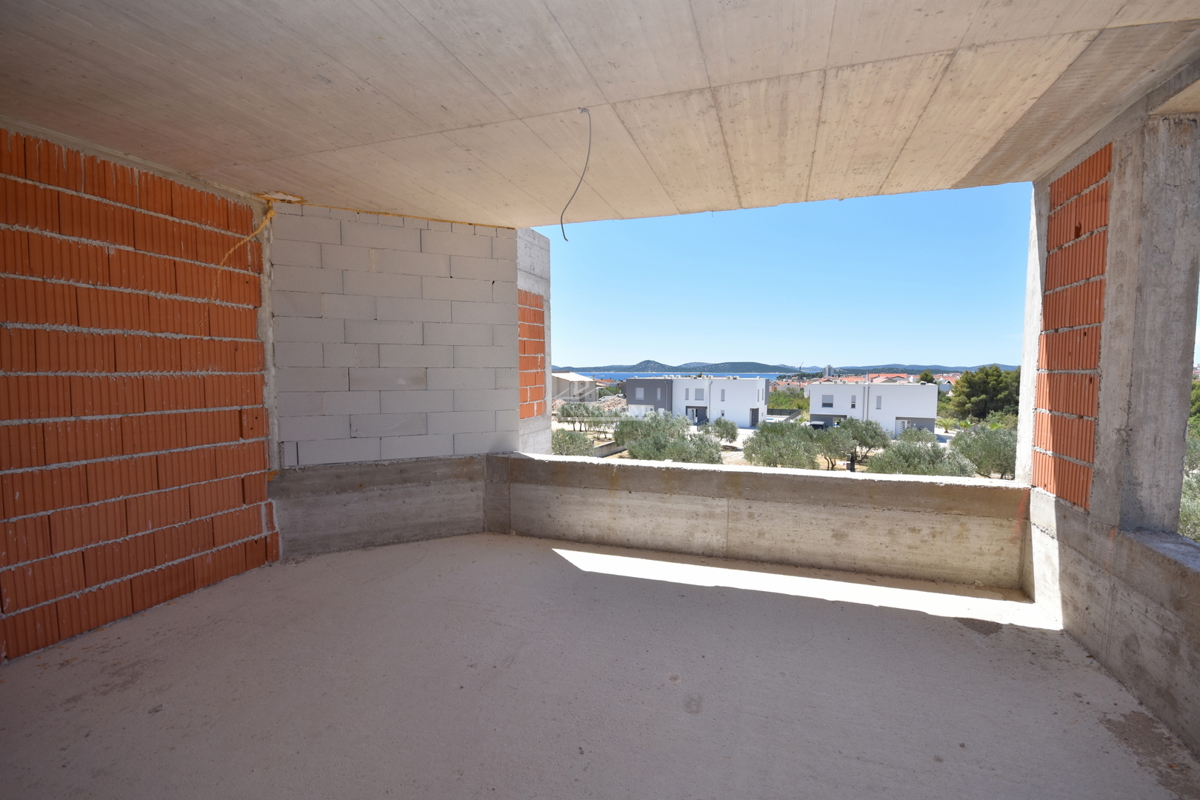 PRILOŽNOST - Luksuzno stanovanje S3 v Vodicah – 1. nadstropje, pogled na morje