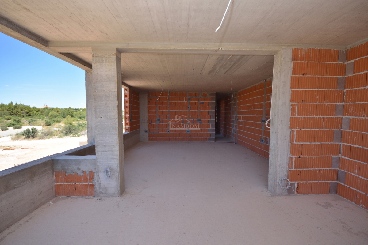 PRILOŽNOST - Luksuzno stanovanje S3 v Vodicah – 1. nadstropje, pogled na morje