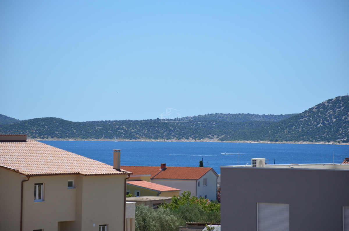 PRILOŽNOST - Luksuzno stanovanje S3 v Vodicah – 1. nadstropje, pogled na morje