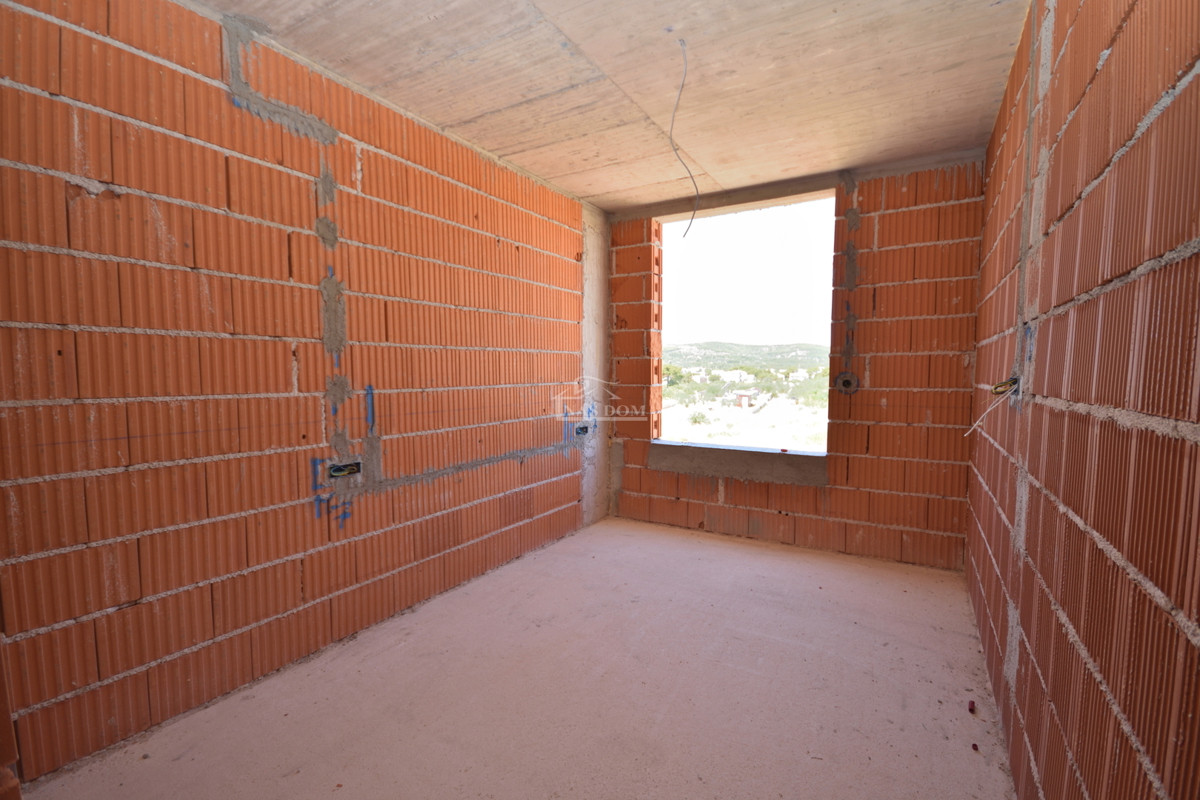 PRILOŽNOST - Luksuzno stanovanje S3 v Vodicah – 1. nadstropje, pogled na morje