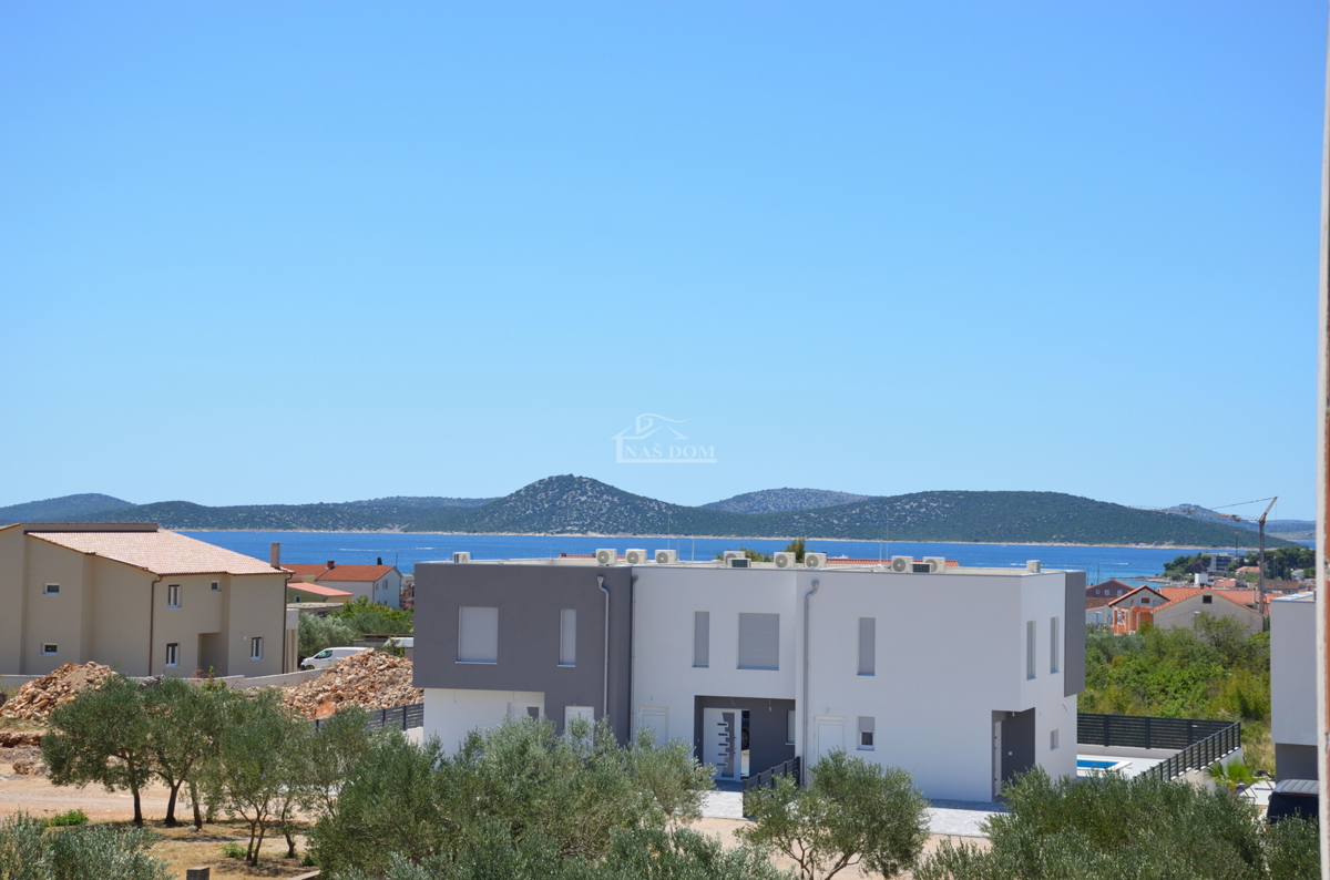 PRILOŽNOST - Luksuzno stanovanje S3 v Vodicah – 1. nadstropje, pogled na morje