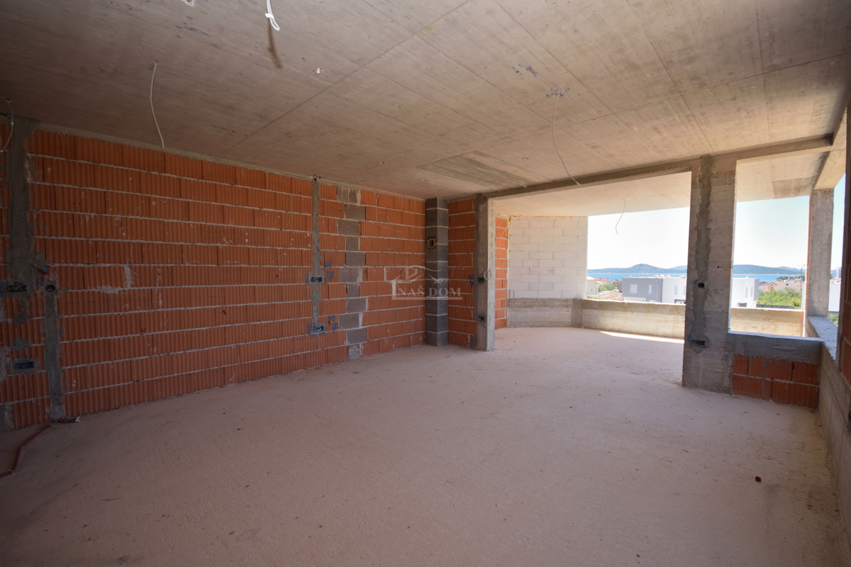 PRILOŽNOST - Luksuzno stanovanje S3 v Vodicah – 1. nadstropje, pogled na morje