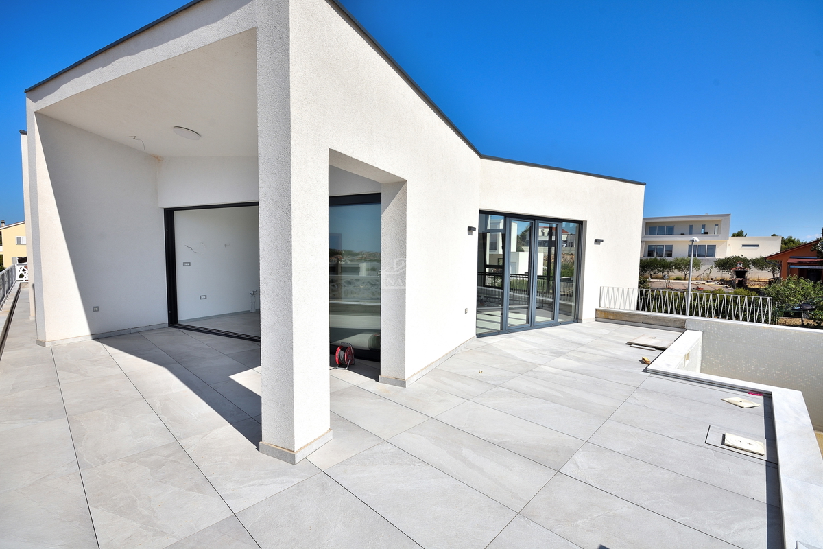 Vodice - NOVOGRADNJA vila s bazenom in pogledom na morje