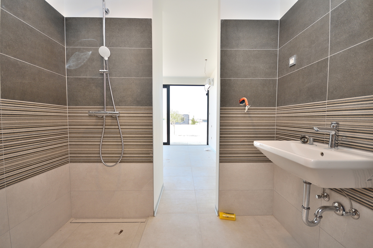 Vodice - NOVOGRADNJA vila s bazenom in pogledom na morje