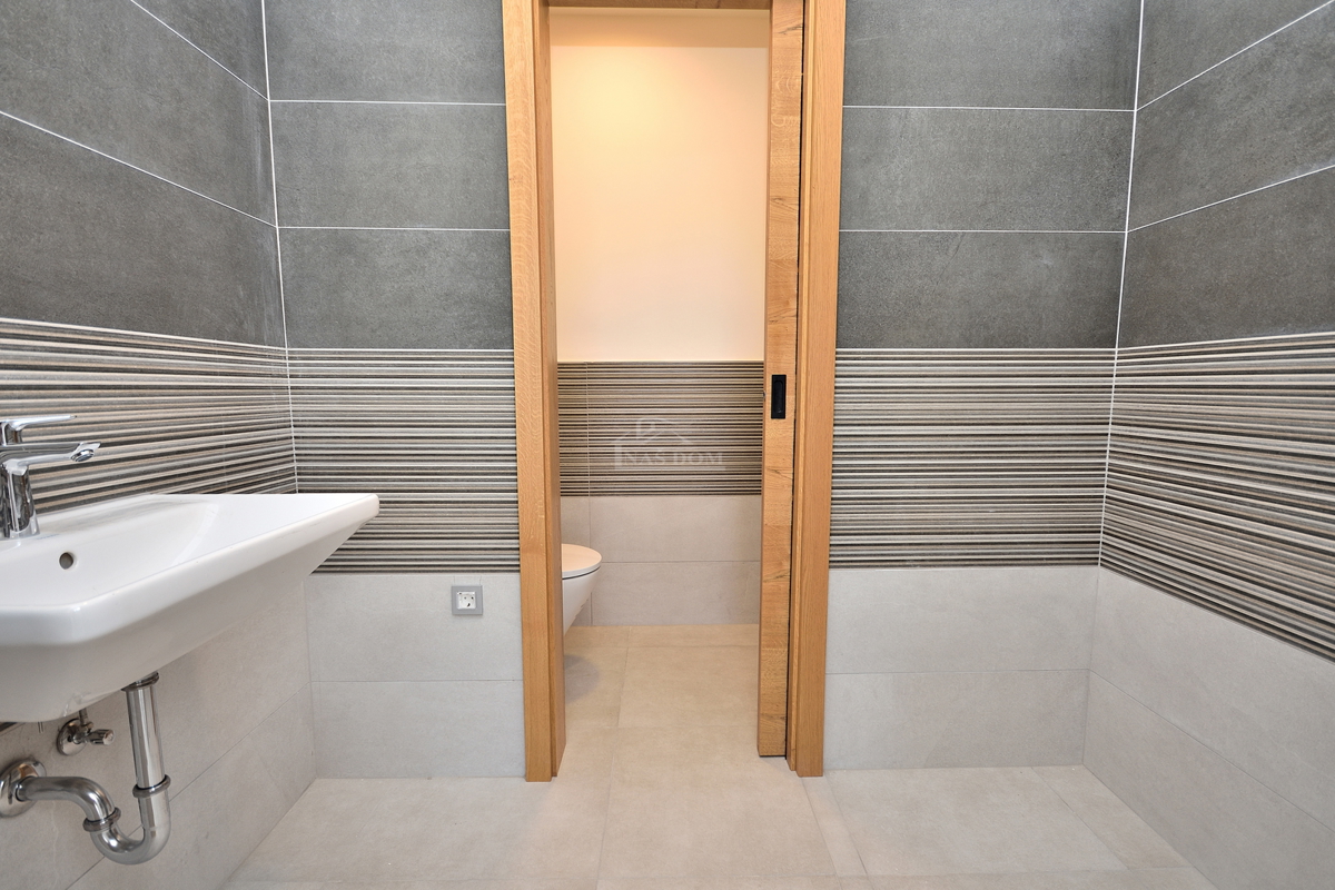 Vodice - NOVOGRADNJA vila s bazenom in pogledom na morje