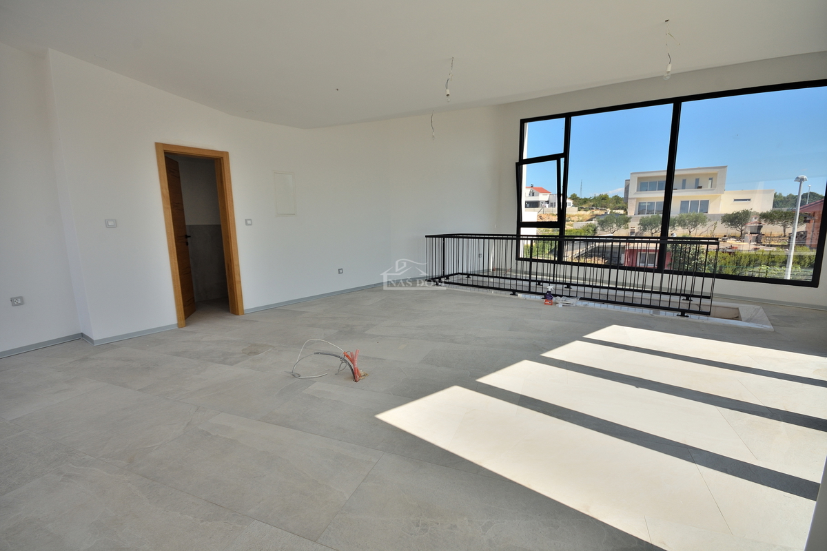 Vodice - NOVOGRADNJA vila s bazenom in pogledom na morje