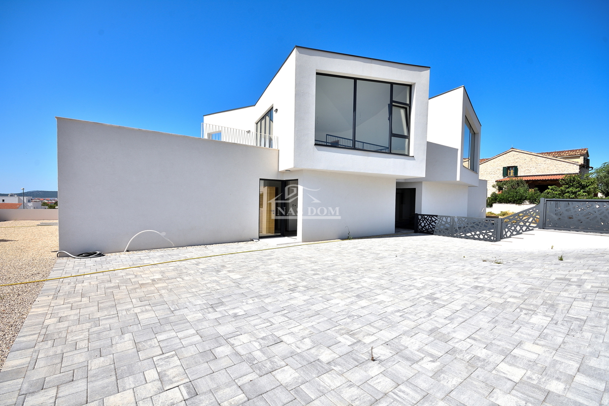 Vodice - NOVOGRADNJA vila s bazenom in pogledom na morje