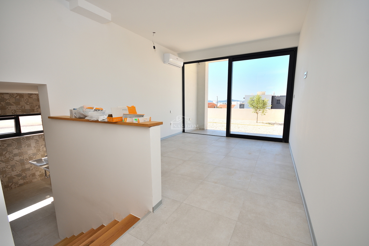 Vodice - NOVOGRADNJA vila s bazenom in pogledom na morje