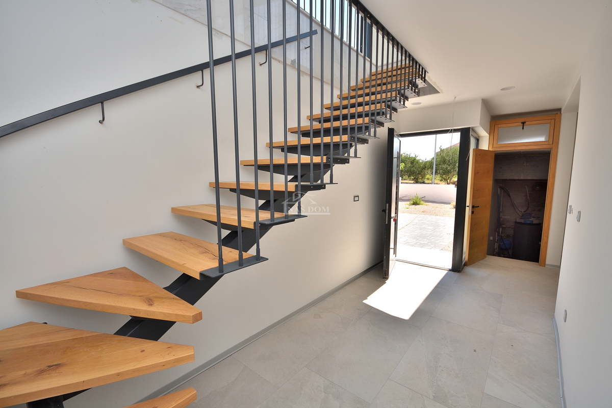 Vodice - NOVOGRADNJA vila s bazenom in pogledom na morje