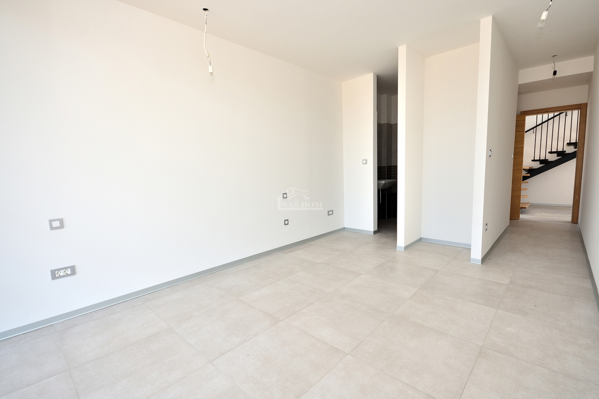 Vodice - NOVOGRADNJA vila s bazenom in pogledom na morje