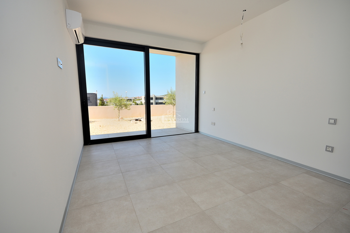 Vodice - NOVOGRADNJA vila s bazenom in pogledom na morje