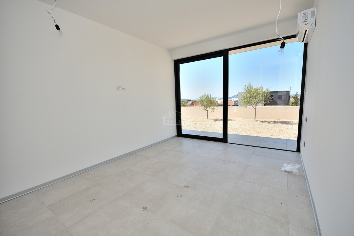 Vodice - NOVOGRADNJA vila s bazenom in pogledom na morje