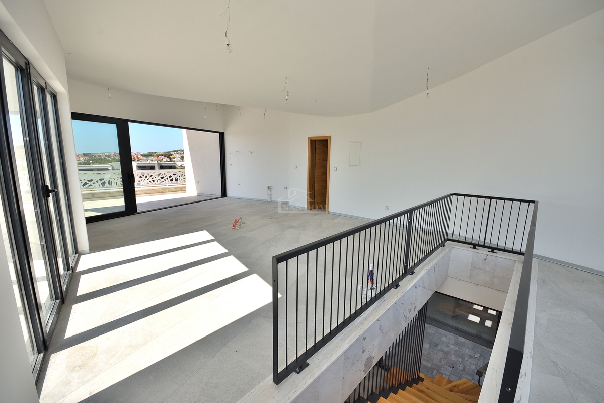 Vodice - NOVOGRADNJA vila s bazenom in pogledom na morje