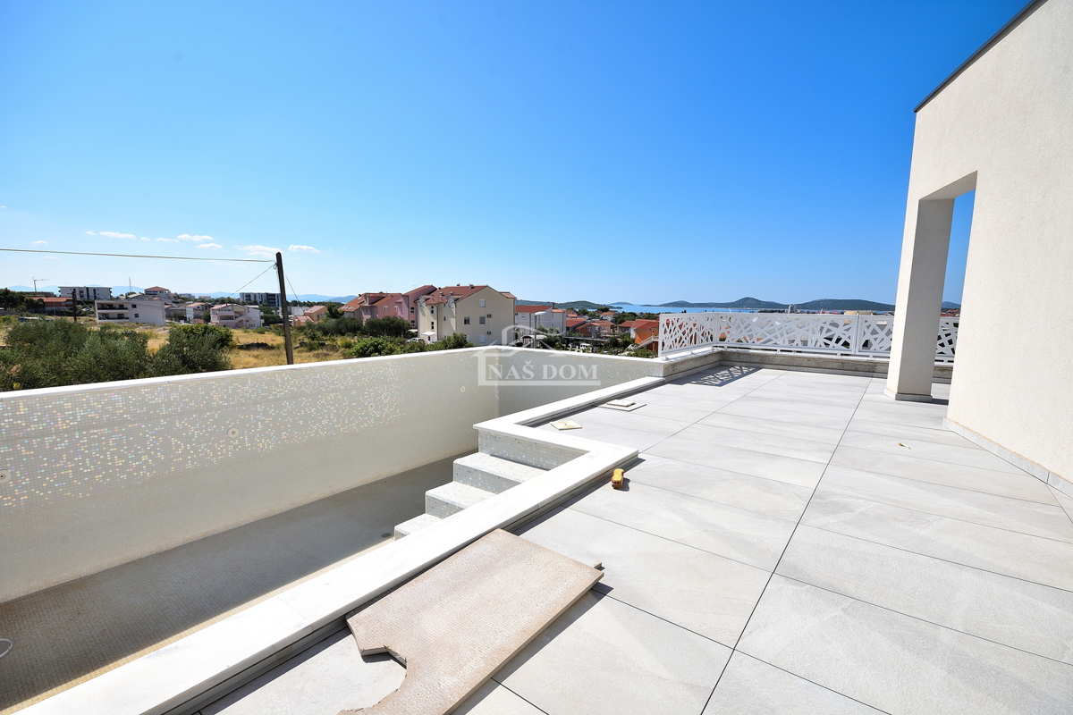 Vodice - NOVOGRADNJA vila s bazenom in pogledom na morje