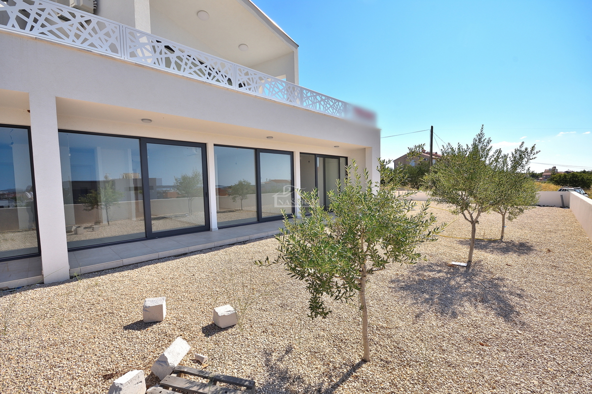 Vodice - NOVOGRADNJA vila s bazenom in pogledom na morje