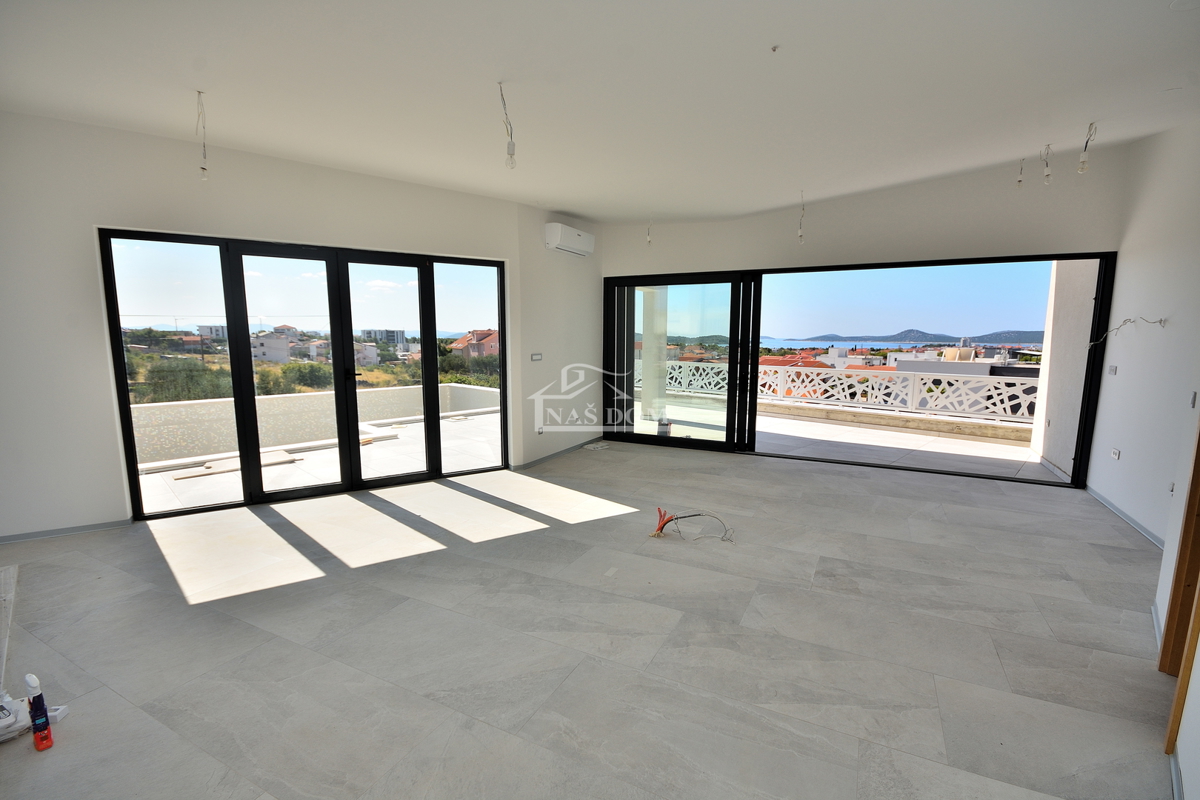 Vodice - NOVOGRADNJA vila s bazenom in pogledom na morje