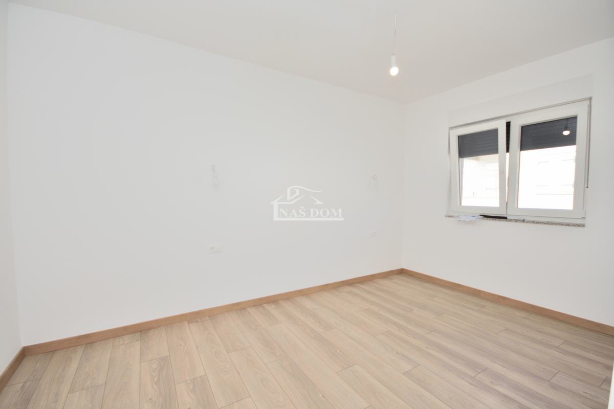 Vodice - Luksuzna hiša S2 s strešno teraso, le 150 m od plaže
