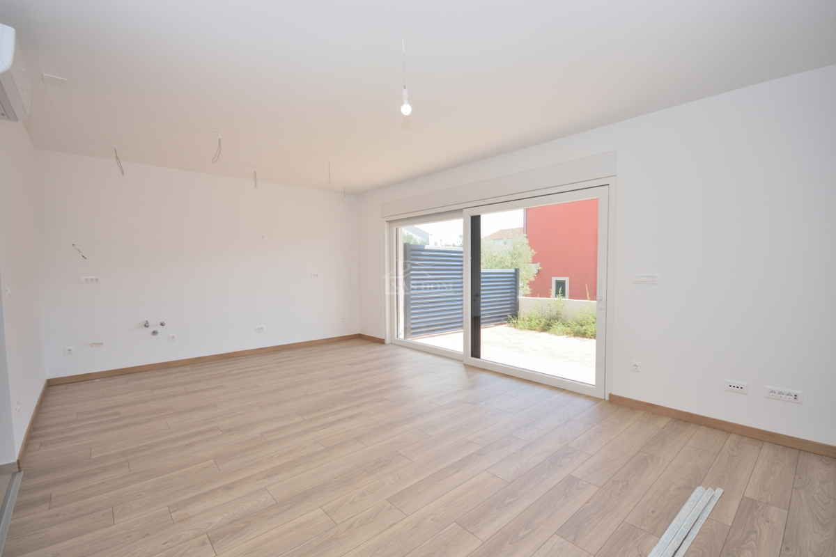 Vodice - Luksuzna hiša S2 s strešno teraso, le 150 m od plaže