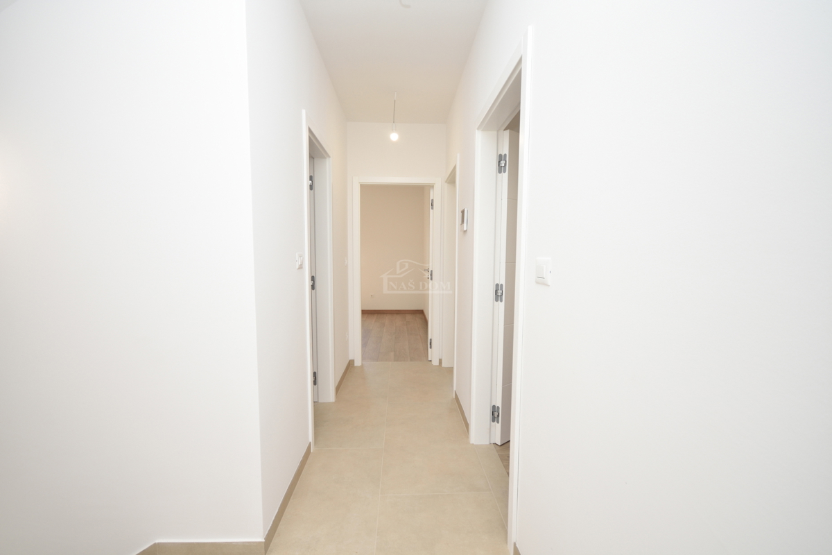 Vodice - Luksuzna hiša S2 s strešno teraso, le 150 m od plaže