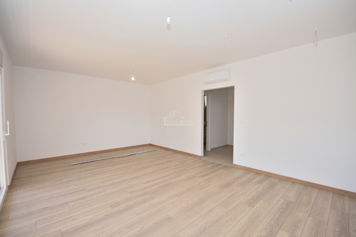 Vodice - Luksuzna hiša S2 s strešno teraso, le 150 m od plaže