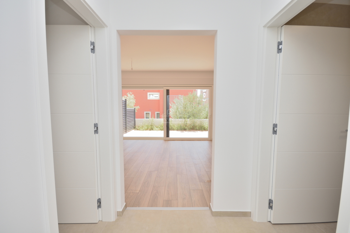 Vodice - Luksuzna hiša S2 s strešno teraso, le 150 m od plaže