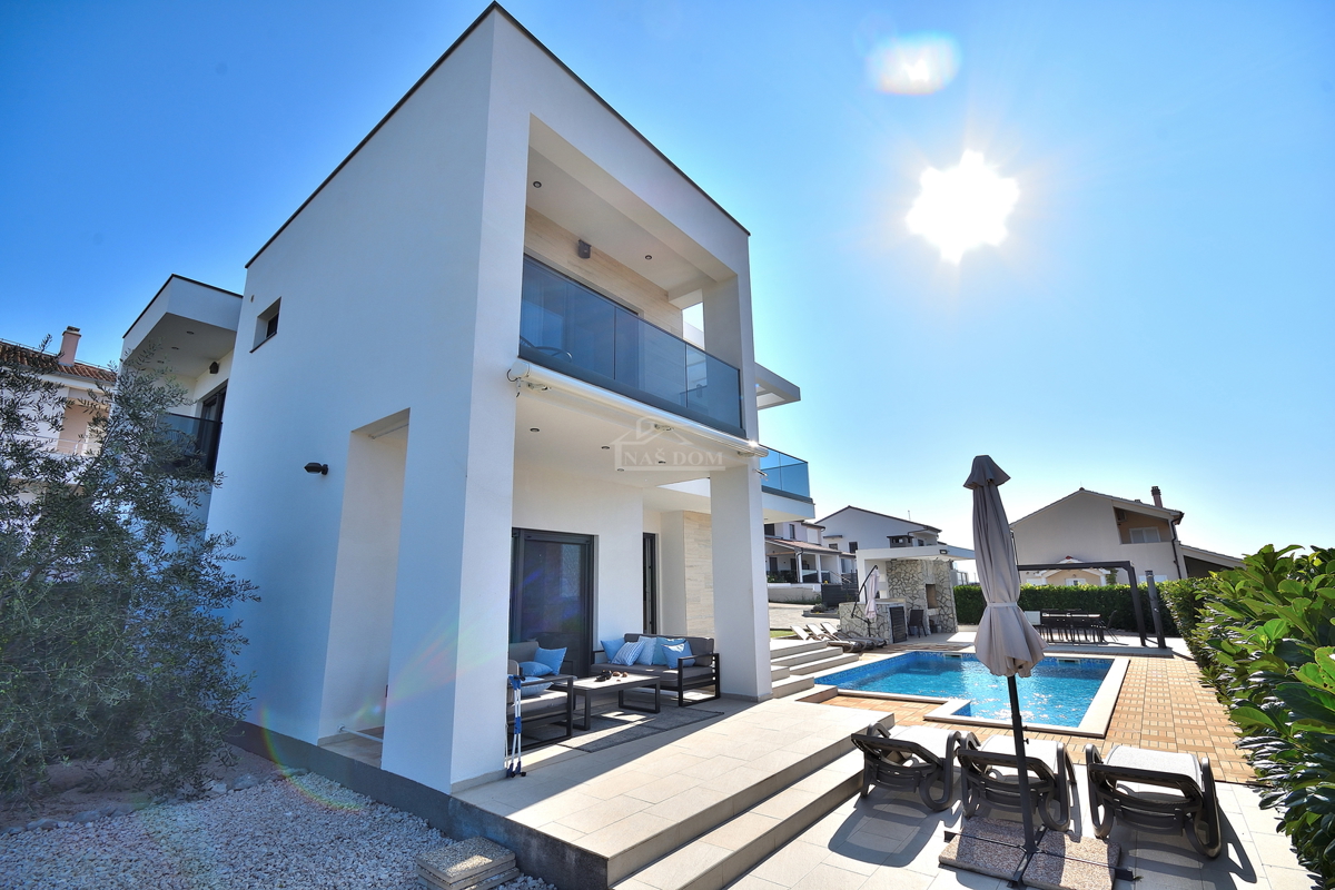 Vodice - vila z razgledom na morje