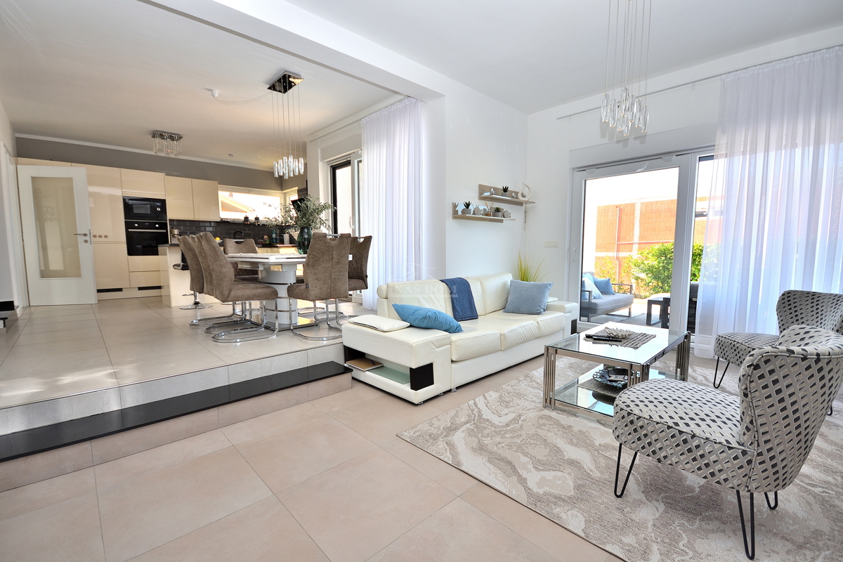 Vodice - vila z razgledom na morje