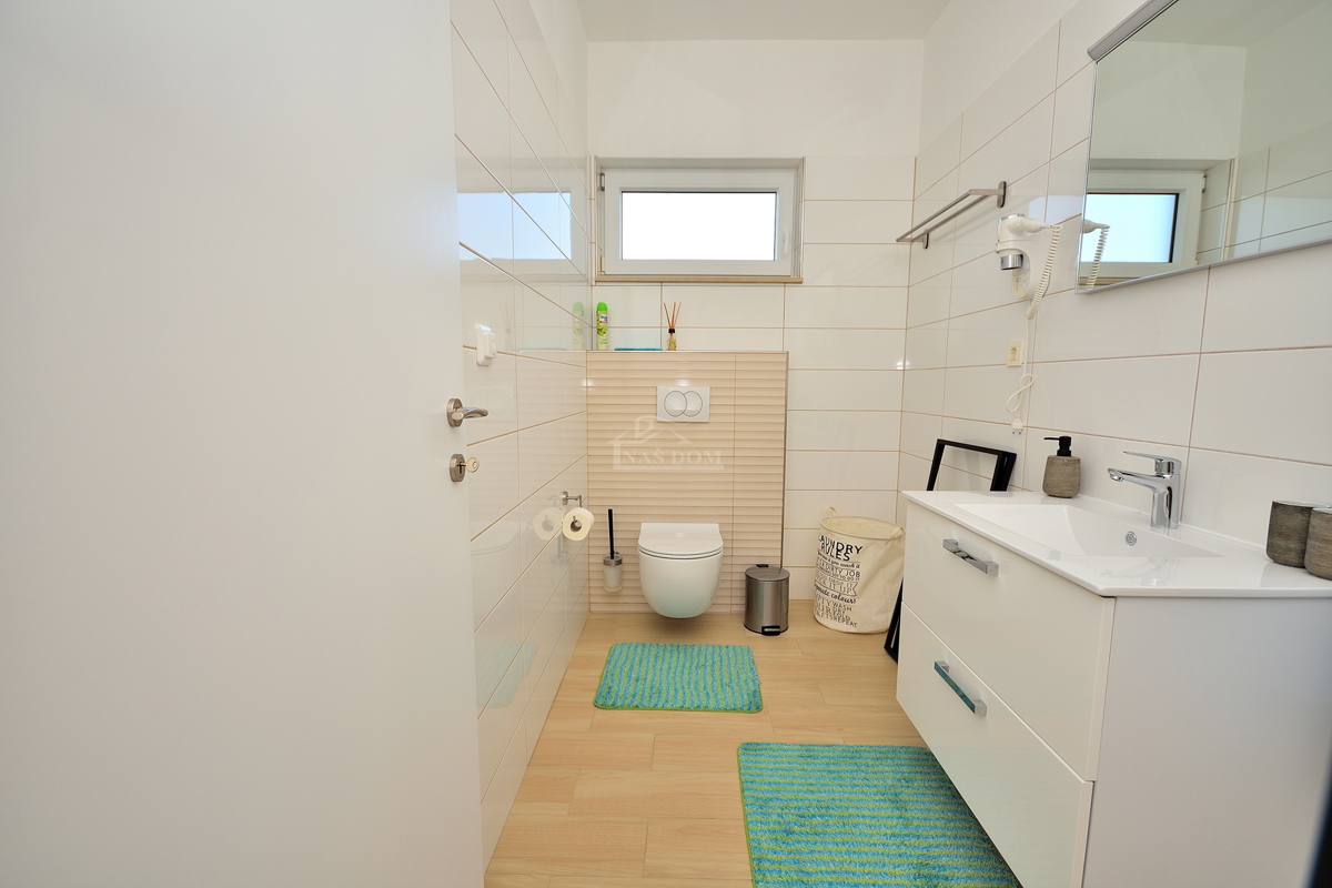 Vodice - vila z razgledom na morje