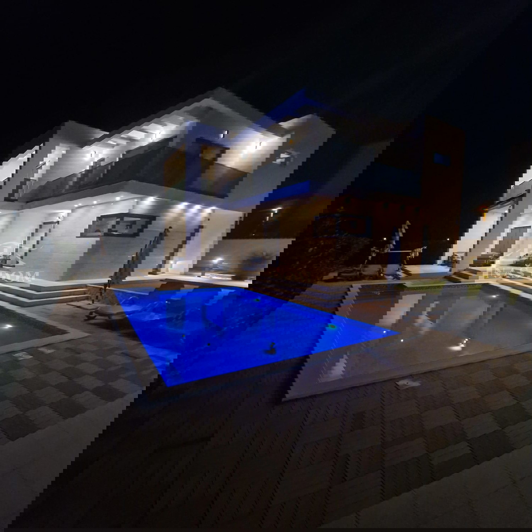 Vodice - vila z razgledom na morje