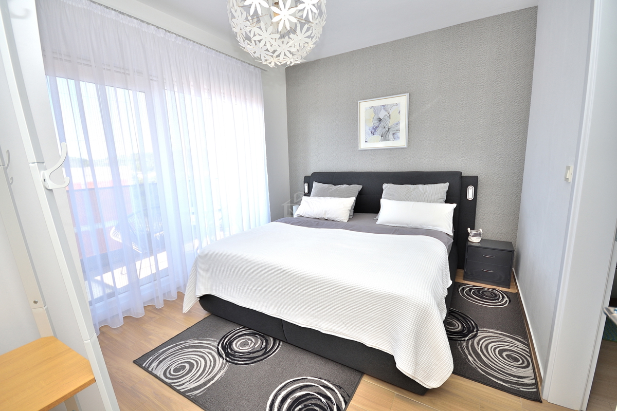 Vodice - vila z razgledom na morje