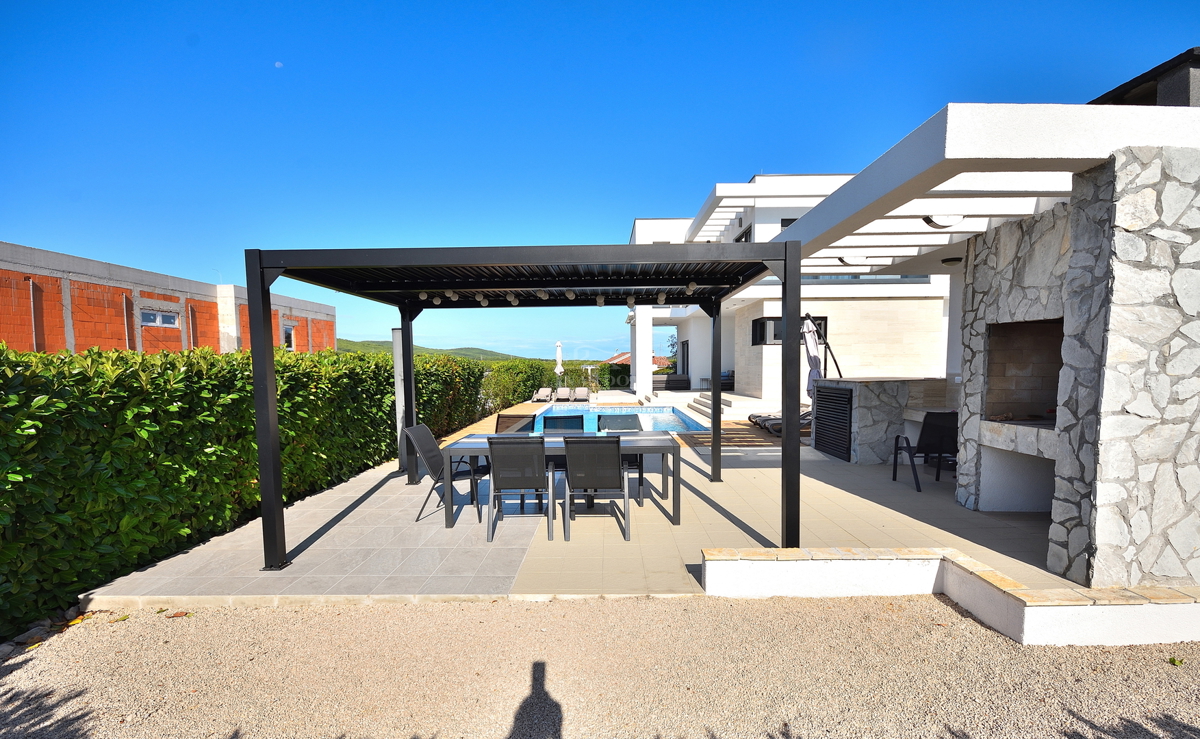 Vodice - vila z razgledom na morje