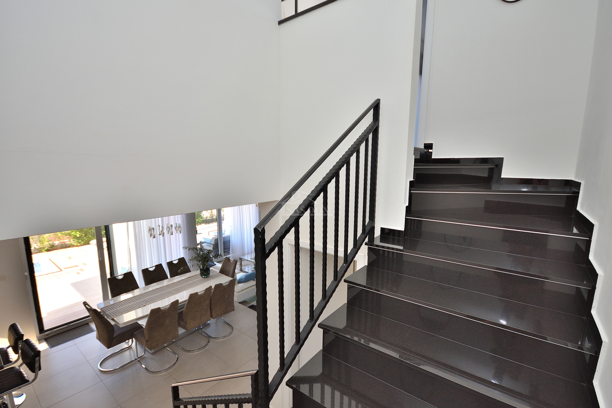 Vodice - vila z razgledom na morje