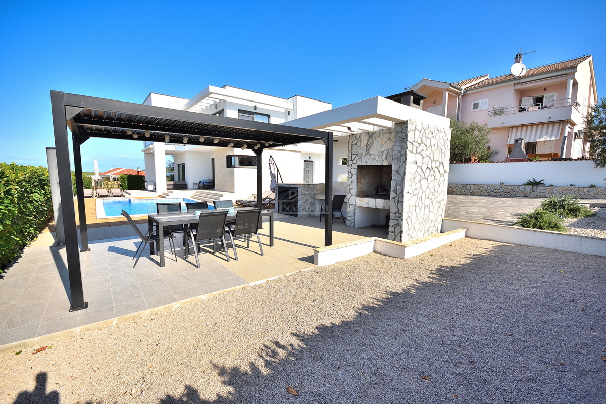 Vodice - vila z razgledom na morje