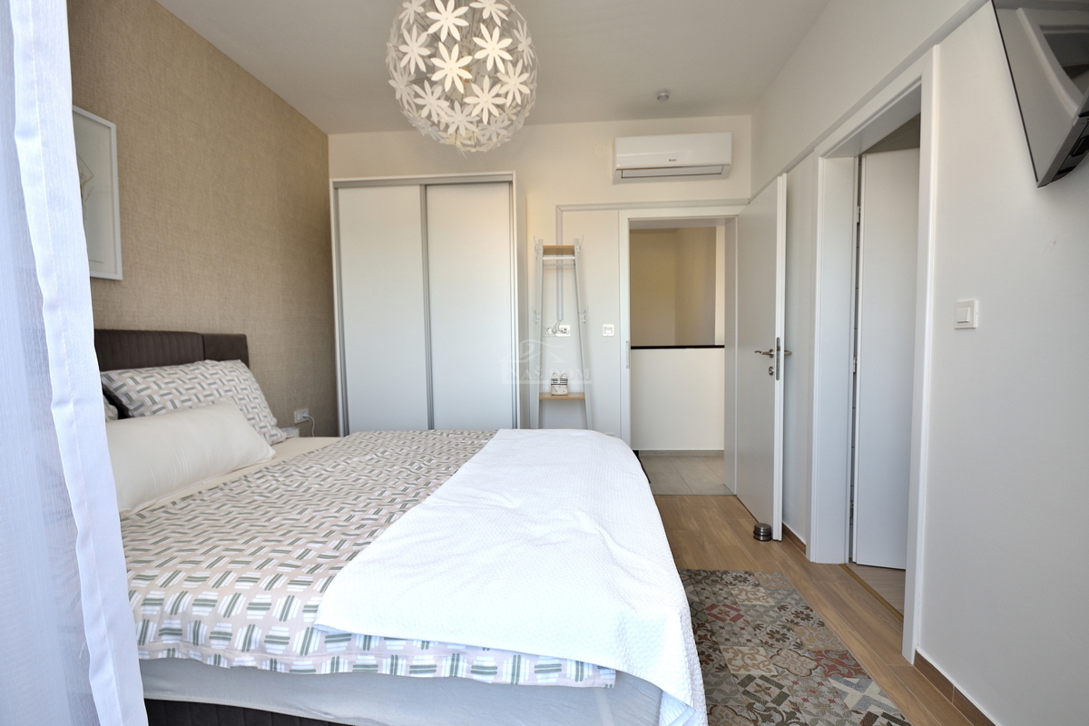 Vodice - vila z razgledom na morje