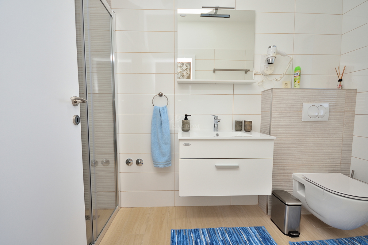 Vodice - vila z razgledom na morje