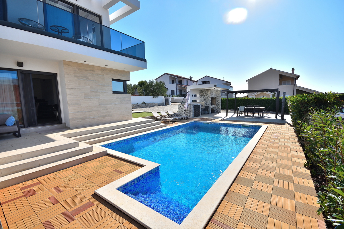 Vodice - vila z razgledom na morje