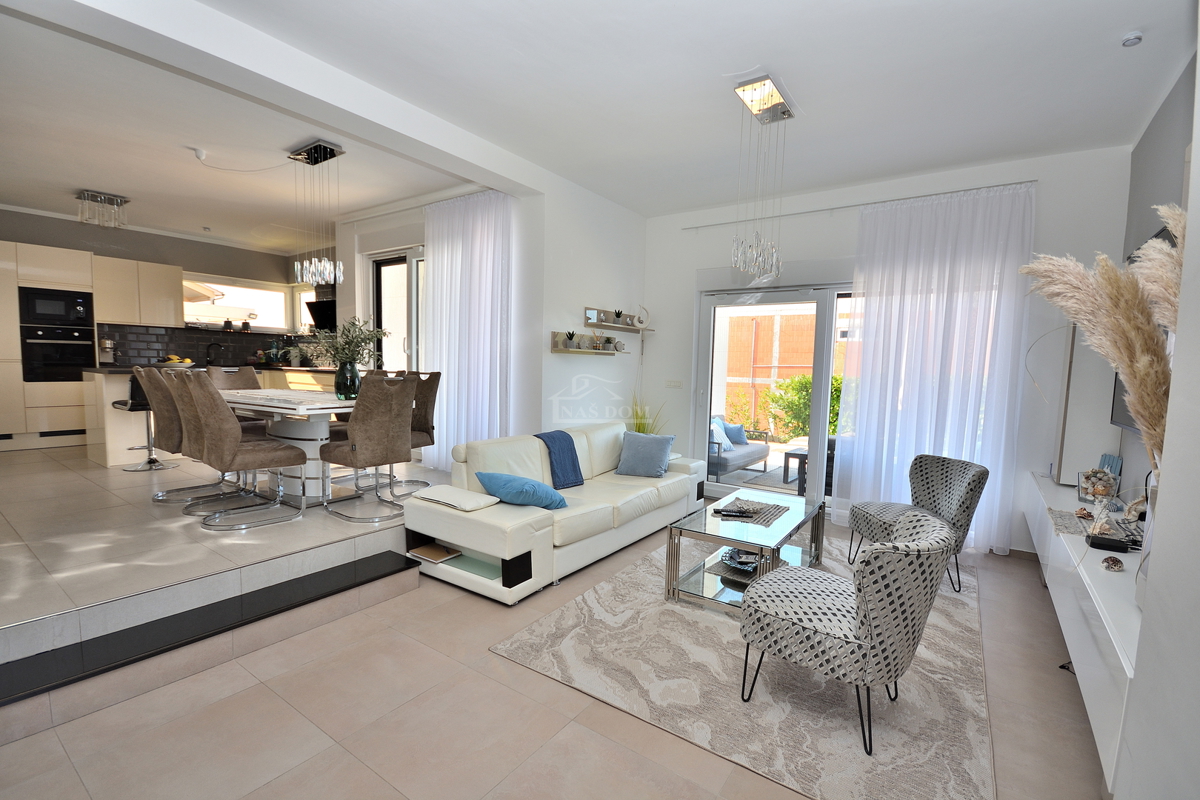 Vodice - vila z razgledom na morje