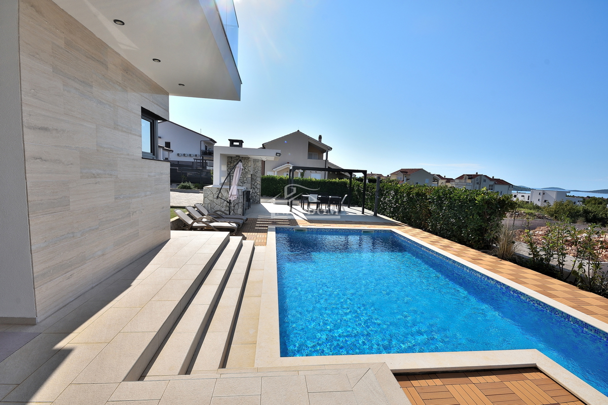 Vodice - vila z razgledom na morje