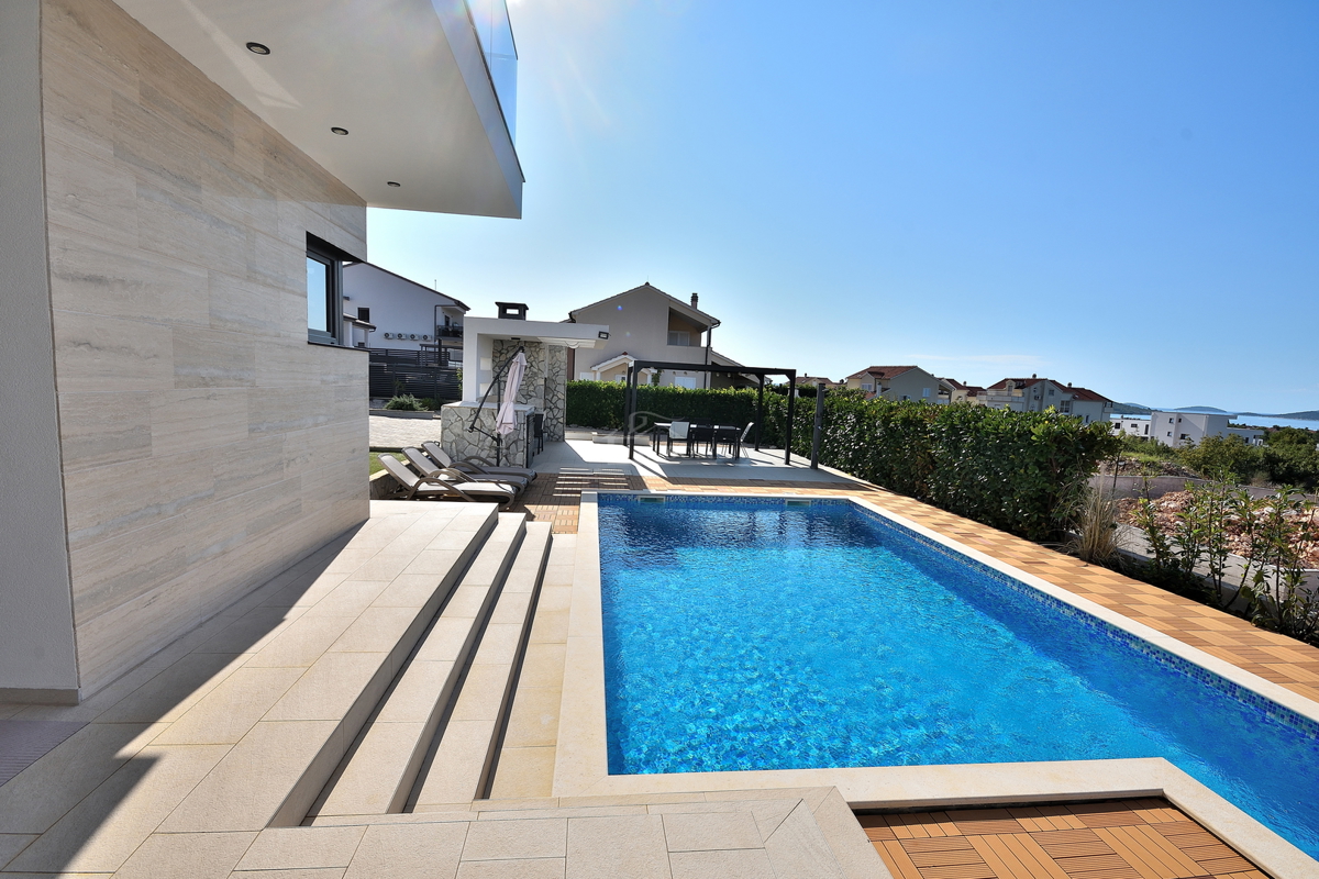 Vodice - vila z razgledom na morje