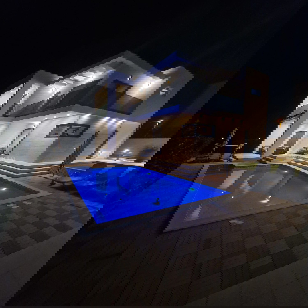 Vodice - vila z razgledom na morje