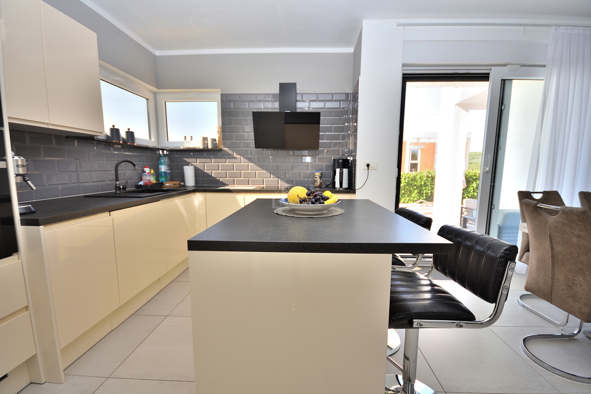 Vodice - vila z razgledom na morje