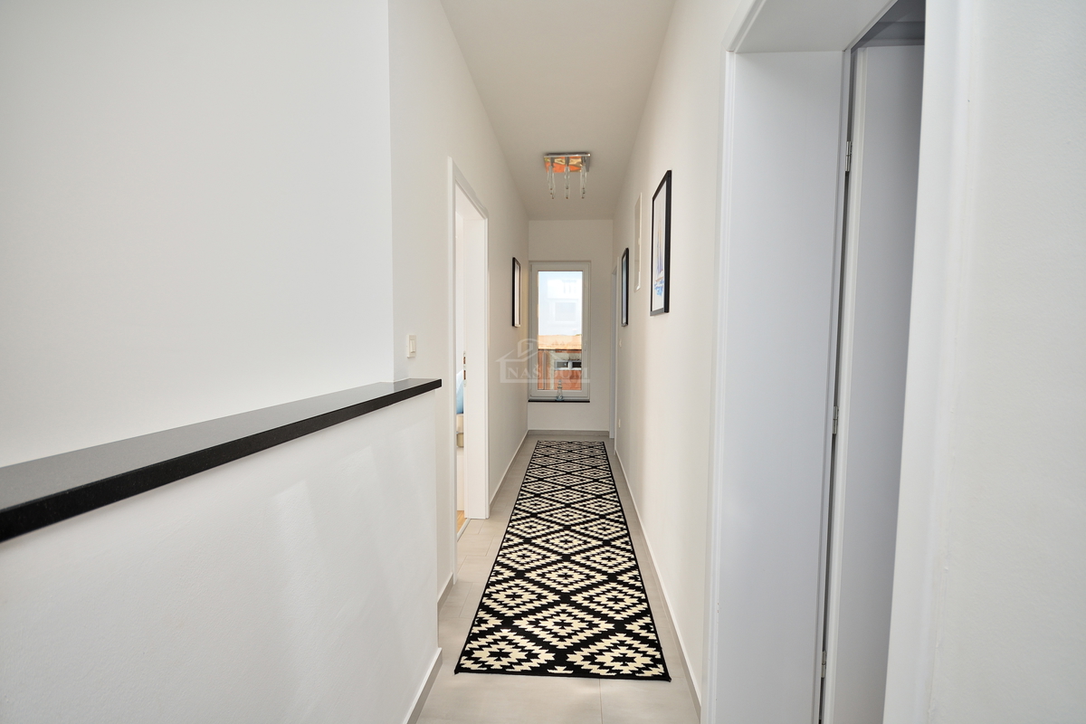 Vodice - vila z razgledom na morje