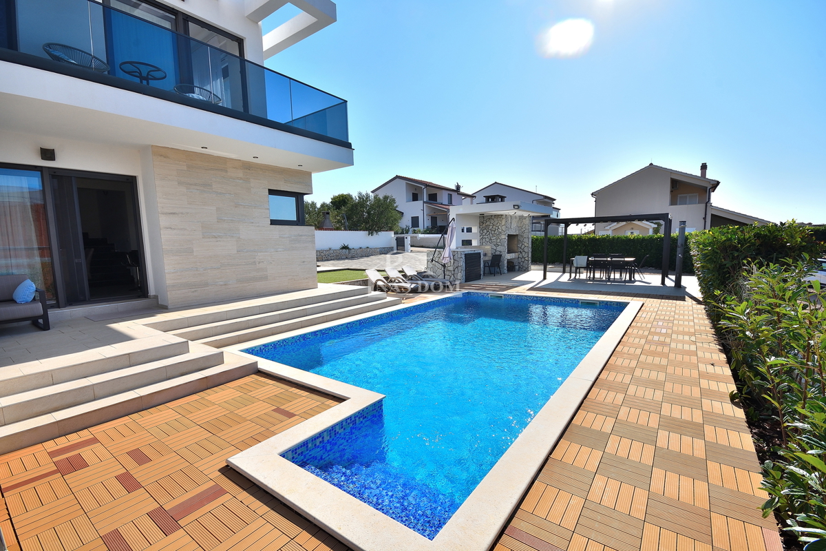 Vodice - vila z razgledom na morje