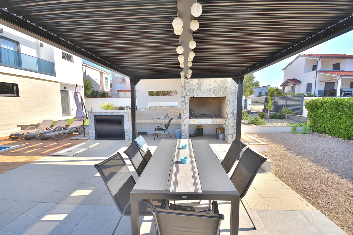 Vodice - vila z razgledom na morje