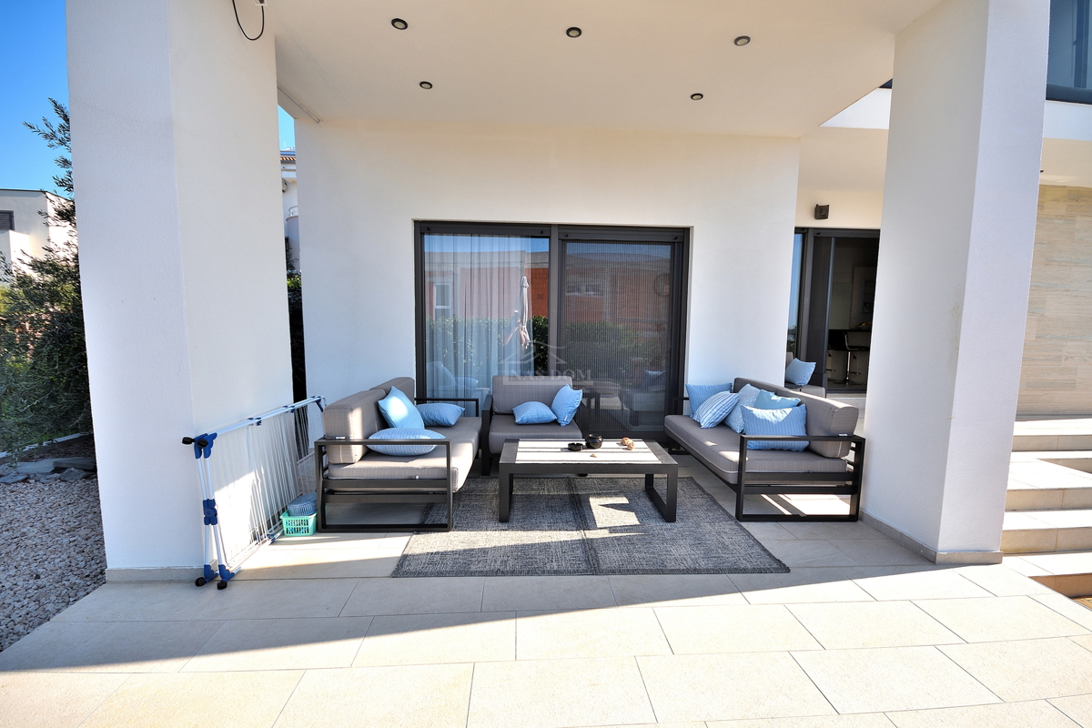 Vodice - vila z razgledom na morje