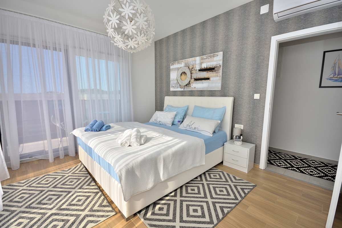 Vodice - vila z razgledom na morje