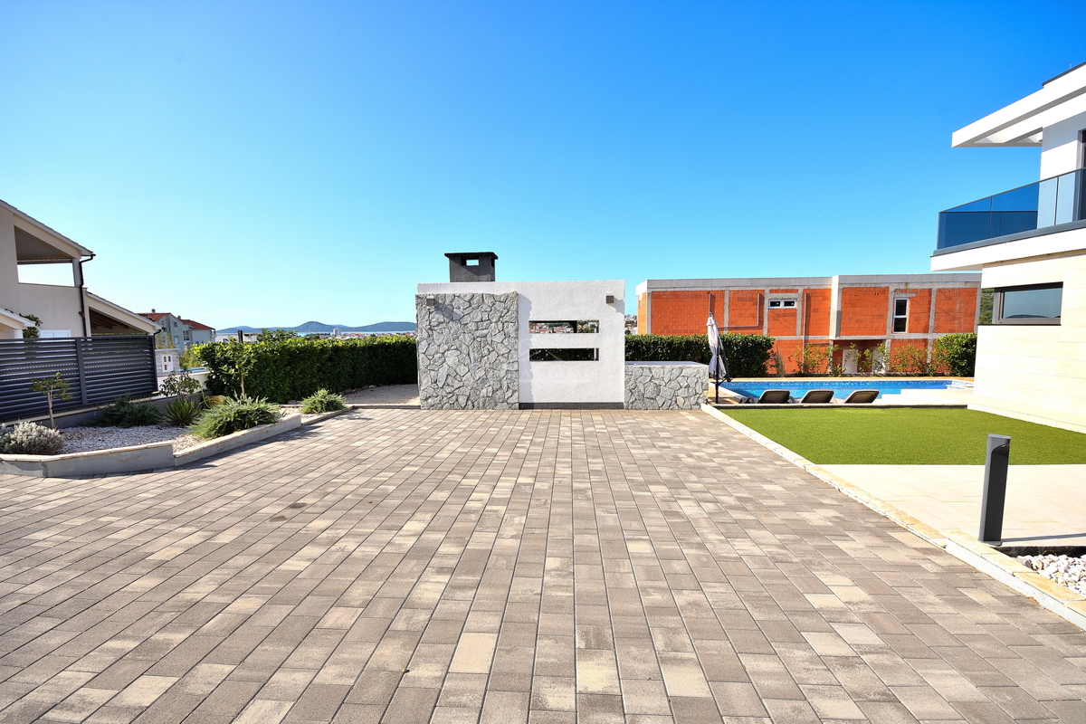 Vodice - vila z razgledom na morje