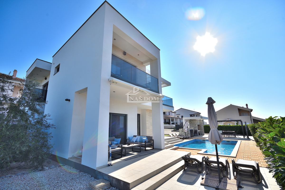 Vodice - vila z razgledom na morje